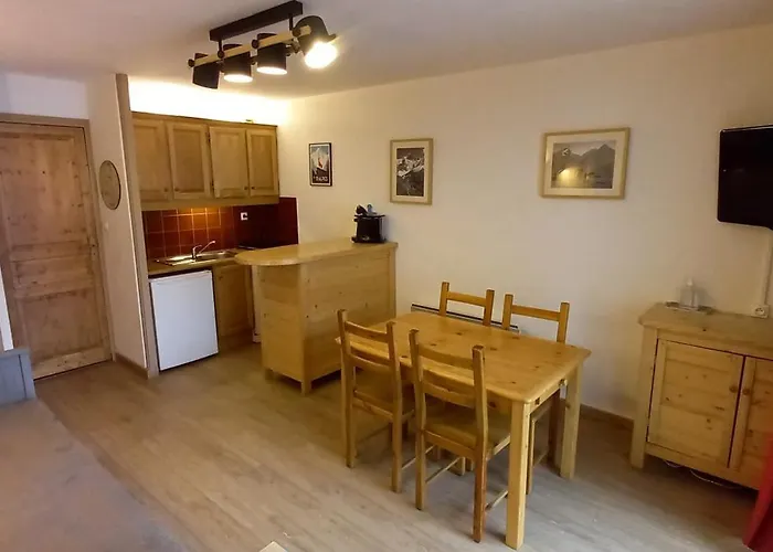 T1 Les 2 Alpes Le Kandahar Апартаменты *